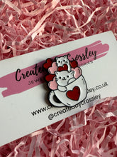 Load image into Gallery viewer, Heart Cat Cup Pin Badge
