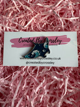 Load image into Gallery viewer, Sparkly Manta Ray Pin Badge
