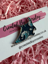 Load image into Gallery viewer, Sparkly Manta Ray Pin Badge
