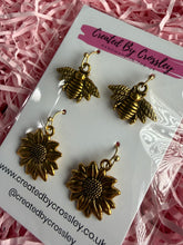 Load image into Gallery viewer, Flower Bee Earring Duo
