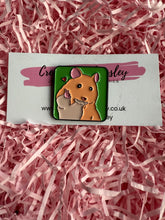 Load image into Gallery viewer, Hamster Pin Badge
