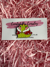 Load image into Gallery viewer, Royal Frog Pin Badge
