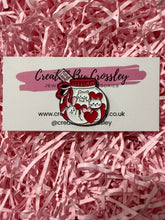 Load image into Gallery viewer, Jar of Cats and Hearts Pin Badge
