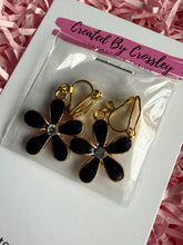 Load image into Gallery viewer, Black Gem Flower Clip On Earrings
