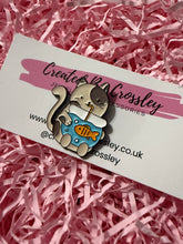 Load image into Gallery viewer, Fishbowl Cat Pin Badge

