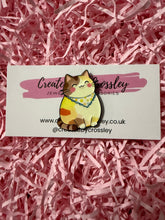 Load image into Gallery viewer, Yellow Happy Cat Pin Badge
