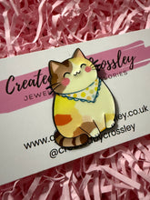 Load image into Gallery viewer, Yellow Happy Cat Pin Badge
