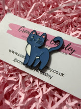 Load image into Gallery viewer, Blue Cat Pin Badge
