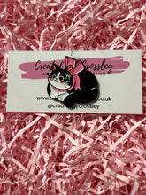 Load image into Gallery viewer, Bow Cat Pin Badge
