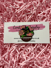 Load image into Gallery viewer, Flowerpot Cat Pin Badge
