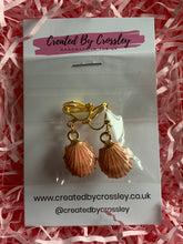 Load image into Gallery viewer, Pink Shell Clip On Earrings
