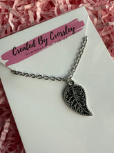 Load image into Gallery viewer, Detailed Leaf Charm Necklace
