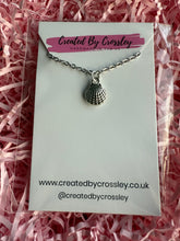 Load image into Gallery viewer, Shell Charm Necklace
