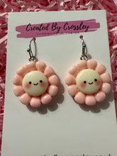 Load image into Gallery viewer, Light Pink Flower Earrings
