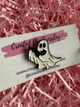 Load image into Gallery viewer, Ghost Cat Pin Badge
