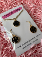 Load image into Gallery viewer, Smiley face charm jewellery set
