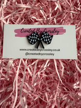 Load image into Gallery viewer, F1 Racing Flag Pin Badge
