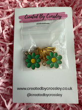 Load image into Gallery viewer, Blue/Green Daisy Flower Clip On Earrings
