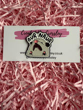 Load image into Gallery viewer, “Aur Naur” Possum Pin Badge
