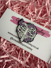 Load image into Gallery viewer, Skeleton Heart Pin Badge
