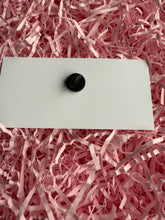 Load image into Gallery viewer, Skeleton Heart Pin Badge
