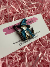 Load image into Gallery viewer, Wizard Lizard Pin Badge
