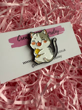 Load image into Gallery viewer, Happy Cat Pin Badge
