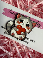 Load image into Gallery viewer, Heart Cat Pin Badge
