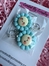 Load image into Gallery viewer, Blue Happy Flower Clip On Earrings
