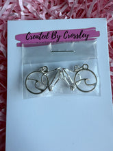 Load image into Gallery viewer, Wave Clip On Earrings
