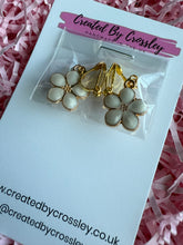 Load image into Gallery viewer, White Flower Clip On Earrings
