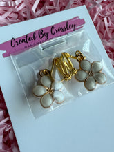 Load image into Gallery viewer, White Flower Clip On Earrings
