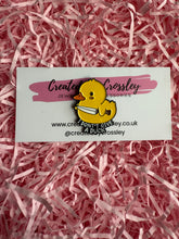 Load image into Gallery viewer, “I don’t give a duck” Pin Badge
