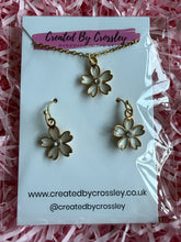 Load image into Gallery viewer, White Gem Flower Jewellery Set
