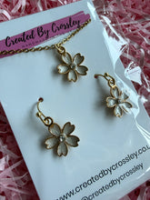 Load image into Gallery viewer, White Gem Flower Jewellery Set
