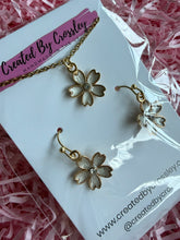 Load image into Gallery viewer, White Gem Flower Jewellery Set
