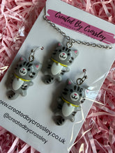 Load image into Gallery viewer, Grey Cat Jewellery Set
