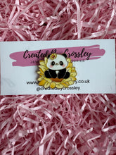 Load image into Gallery viewer, Flower Panda Pin Badge
