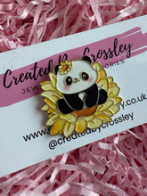 Load image into Gallery viewer, Flower Panda Pin Badge
