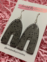 Load image into Gallery viewer, Black Glitter Arch Resin Earrings
