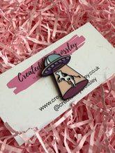 Load image into Gallery viewer, Cow abduction pin badge
