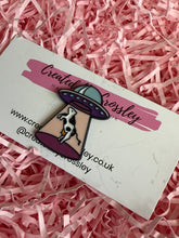 Load image into Gallery viewer, Cow abduction pin badge
