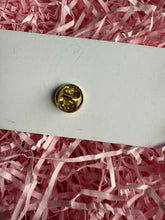 Load image into Gallery viewer, Muscle Frog Pin Badge
