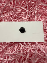 Load image into Gallery viewer, Bread Pigeon Pin Badge
