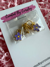 Load image into Gallery viewer, Purple Flower Clip On Earrings
