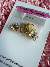 Load image into Gallery viewer, Mini Bee Clip On Earrings
