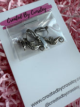 Load image into Gallery viewer, Seahorse Clip On Earrings
