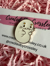Load image into Gallery viewer, Seal Pin Badge
