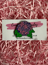 Load image into Gallery viewer, Purple Flower Pin Badge
