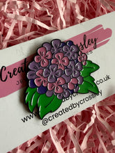 Load image into Gallery viewer, Purple Flower Pin Badge
